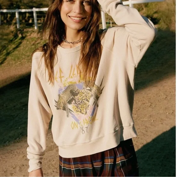 DAYDREAMER Graphic Def Leppard Sweatshirt XS - Picture 2 of 9